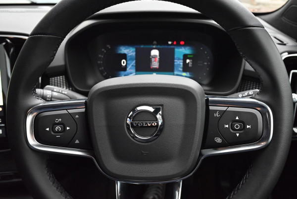 2026 Volvo EX40  Ultra Single Motor Extended Range SUV image 11