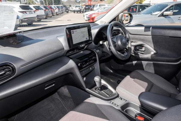 2025 Toyota Yaris Cross MXPJ10R GX SUV Image 8