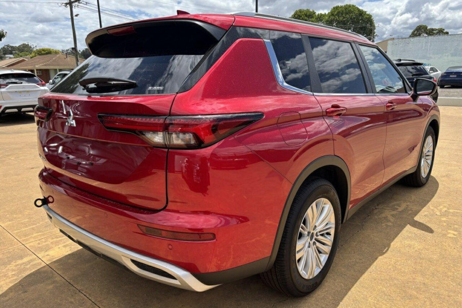 2024 Mitsubishi Outlander ZM LS SUV Image 7