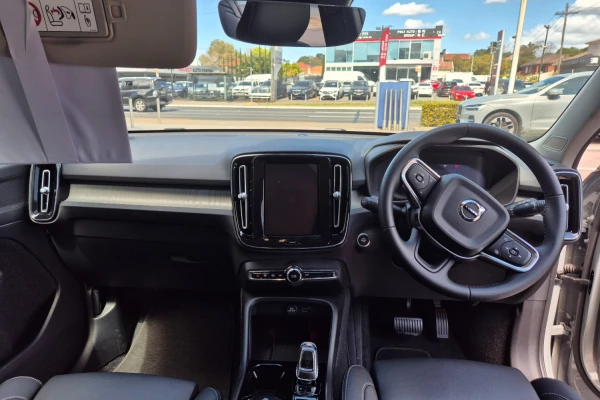 2025 MY26 Volvo XC40 XZ Ultra B4 Bright SUV Image 8