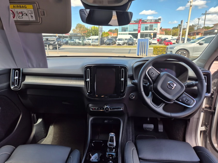 2025 MY26 Volvo XC40 XZ Ultra B4 Bright SUV Image 8