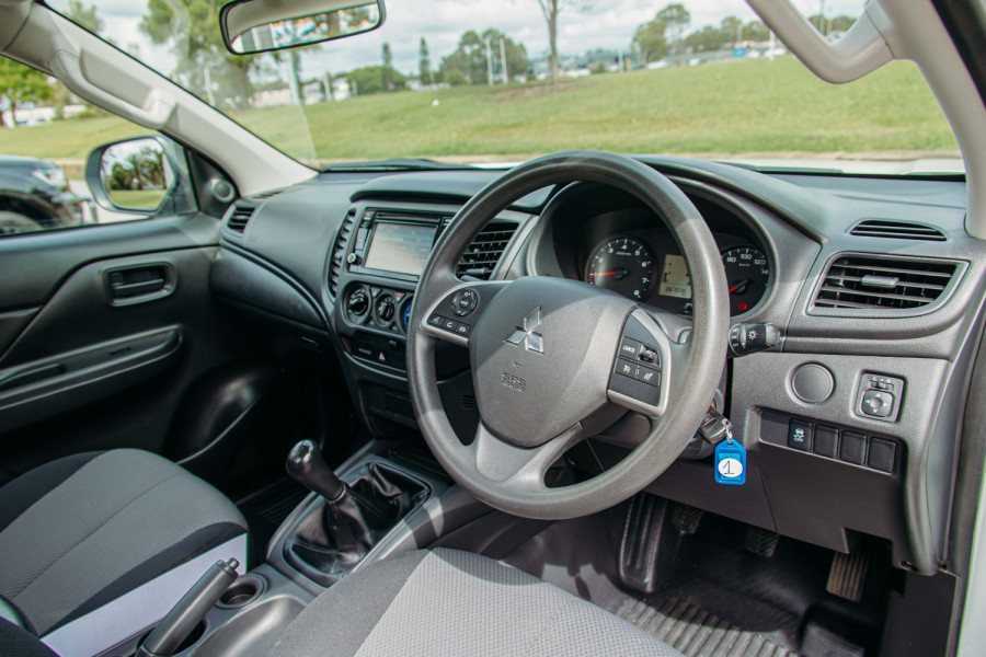 2020 MY21 Mitsubishi Triton MR GLX Cab Chassis Image 21