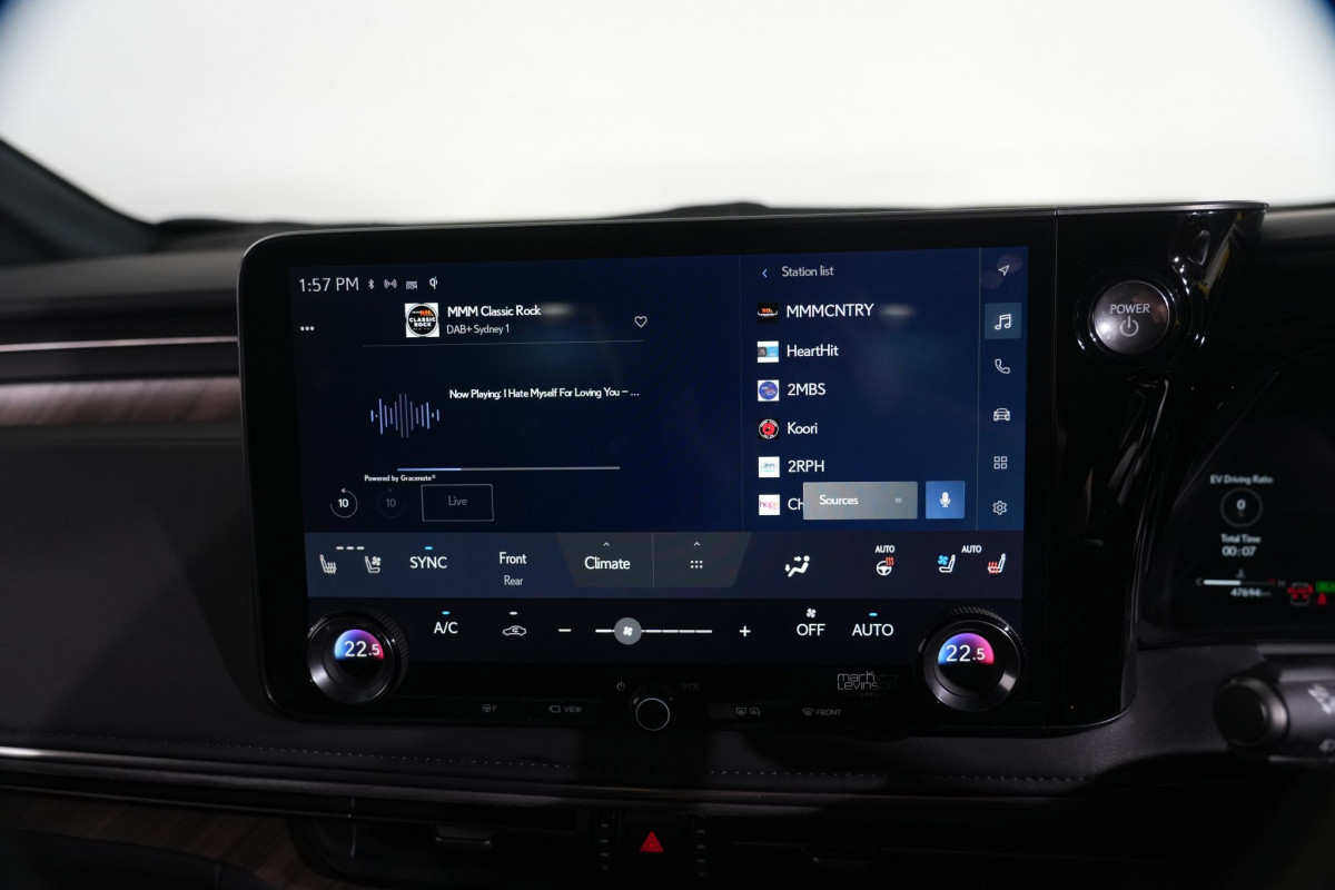 2025 Lexus LM 500h Ultra Luxury Black Trim SUV