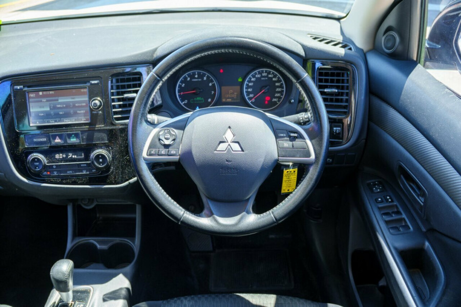 2014 MY14.5 Mitsubishi Outlander ZJ ES Wagon Image 10