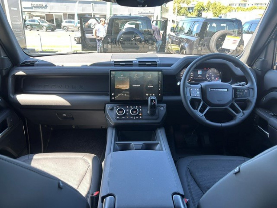 2025 MY26 Land Rover Defender L663 110 D350 X-Dynamic SE SUV Image 10