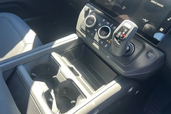 2025 MY26 Land Rover Defender L663 110 D350 X-Dynamic SE SUV Image 20