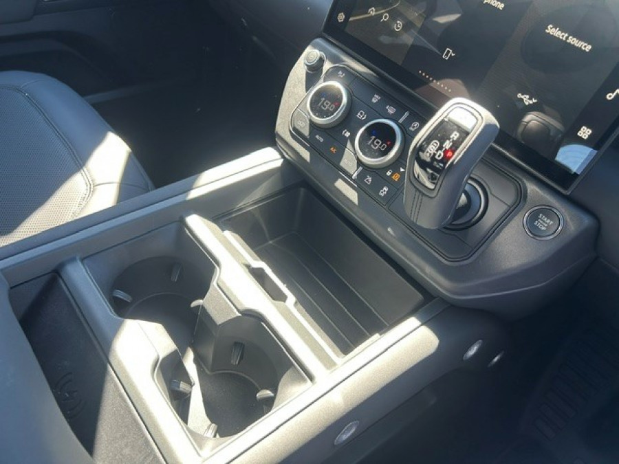 2025 MY26 Land Rover Defender L663 110 D350 X-Dynamic SE SUV Image 20