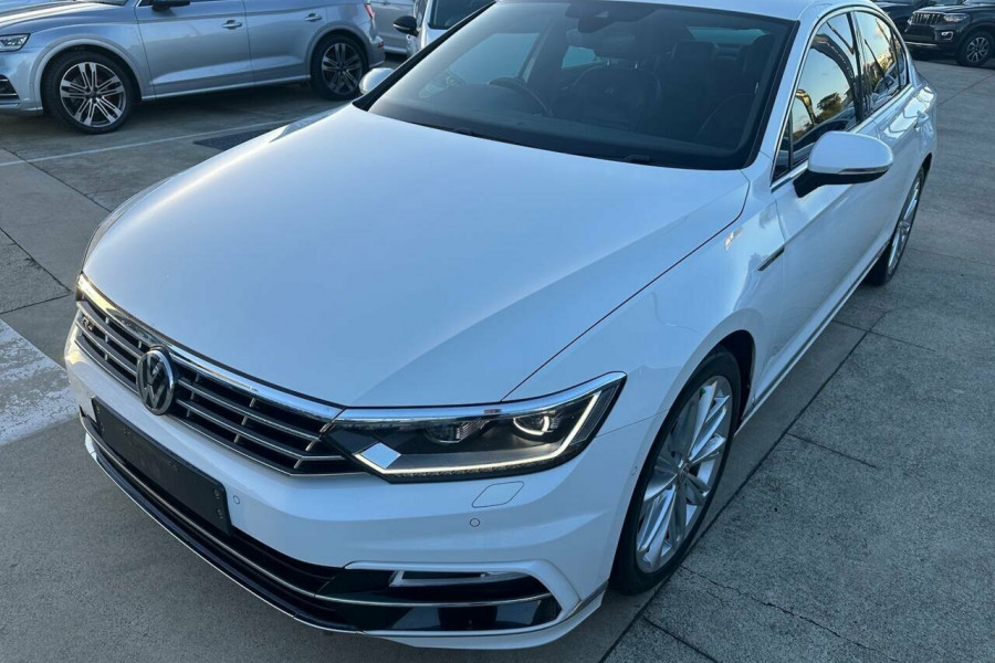 2017 MY18 Volkswagen Passat B8 206TSI R-Line Sedan Image 9