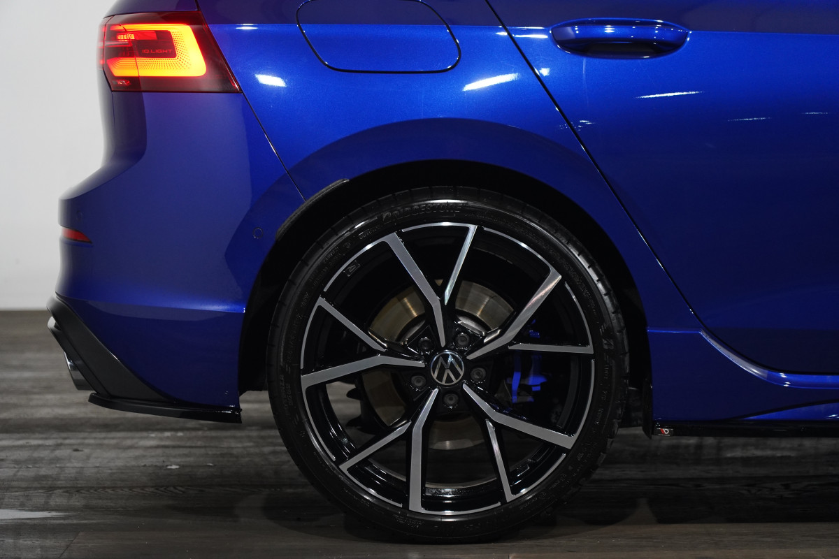 2024 Volkswagen Golf R 4motion Hatch Image 6