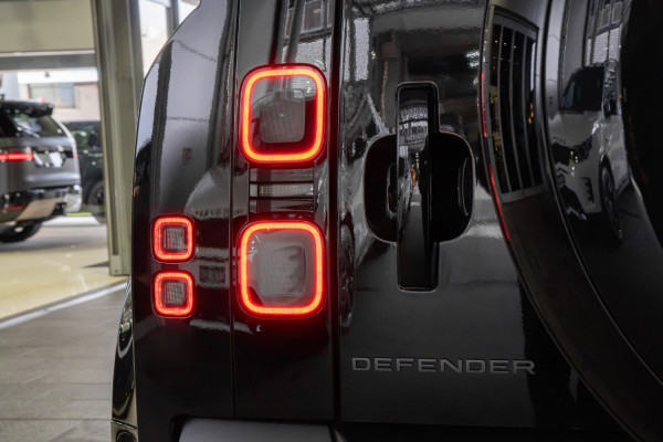 2026 Land Rover Defender L663 110 D350 X-Dynamic SE SUV image 24