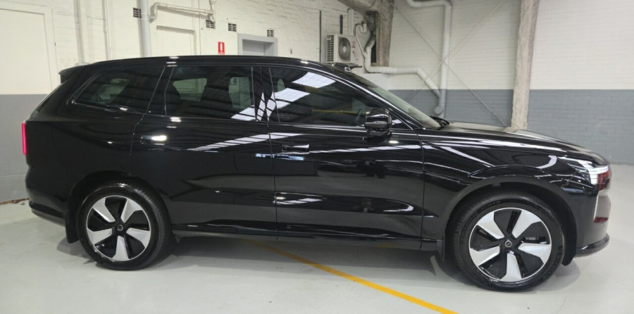 2025 Volvo EX90  Plus Twin Motor SUV Image 4