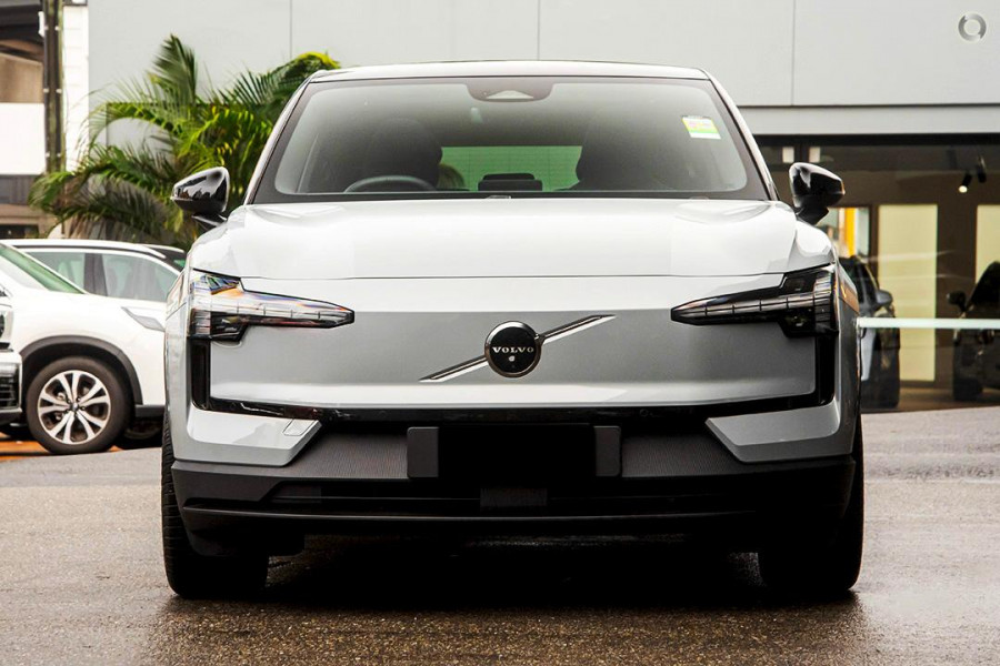 2026 Volvo EX30  Single Motor Extended Range Ultra SUV Image 2