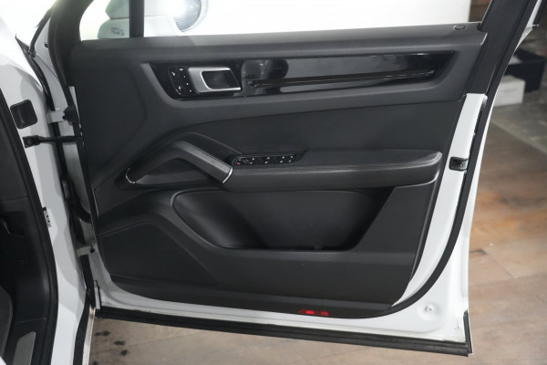 2018 Porsche Cayenne SUV image 28