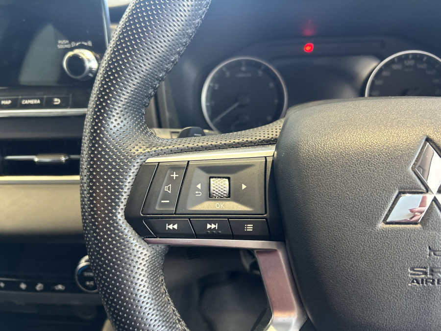 2023 Mitsubishi Outlander ZM LS SUV Image 11
