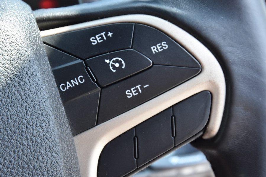 2013 MY14 Jeep Grand Cherokee WK MY2014 Laredo Suv Image 12