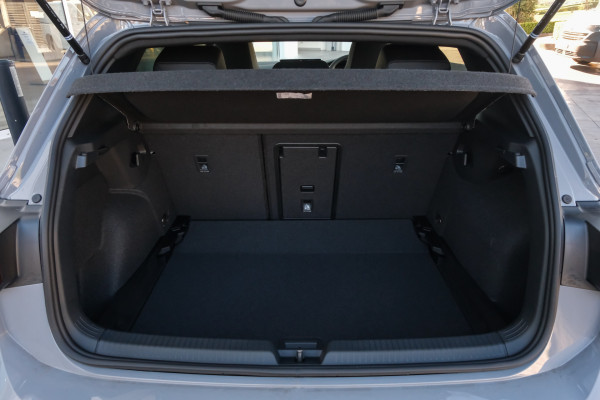 2025 Volkswagen Golf 8.5 110TSI R-Line Hatch image 17