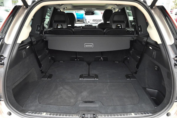 2026 Volvo XC90 L Series Ultra B5 Dark SUV image 12