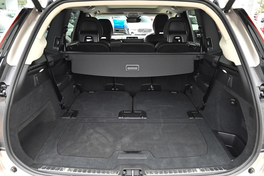 2026 Volvo XC90 L Series Ultra B5 Dark SUV Image 12