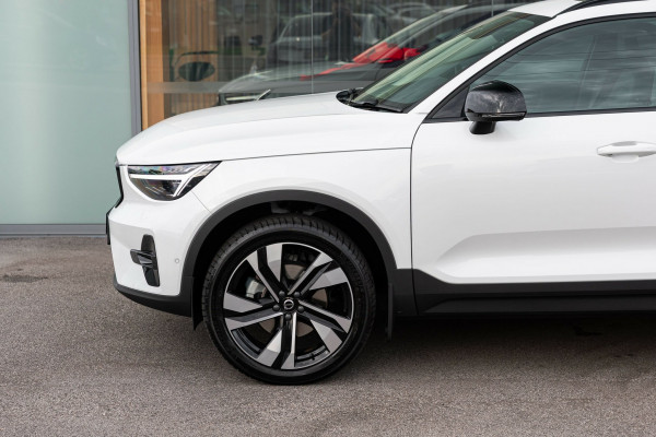 2025 MY26 Volvo XC40 XZ Ultra B4 Dark SUV Image 7