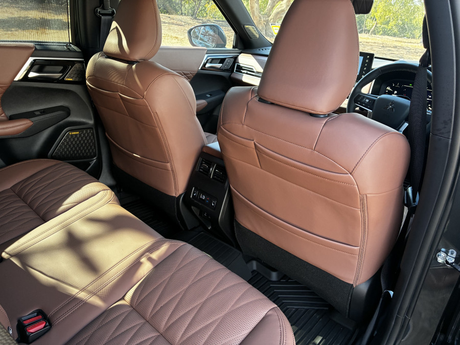 2025 Mitsubishi Outlander ZM Exceed Tourer SUV Image 13