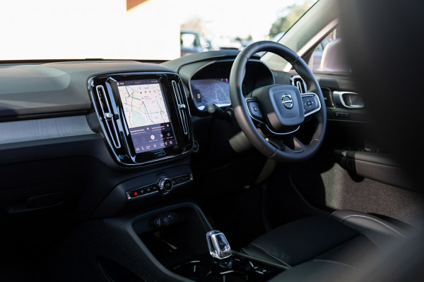 2026 Volvo XC40 XZ Ultra B4 Bright SUV Image 3