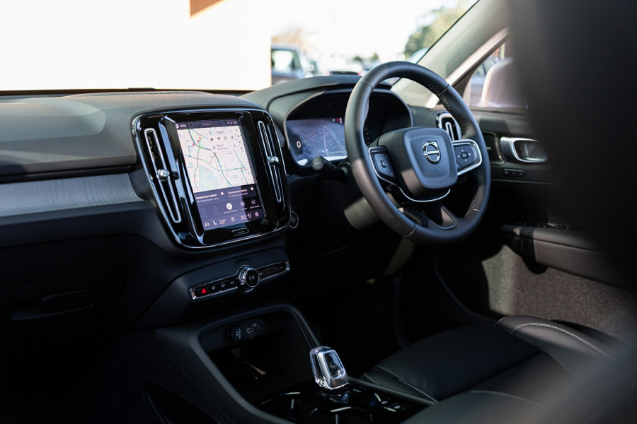 2026 Volvo XC40 XZ Ultra B4 Bright SUV Image 3