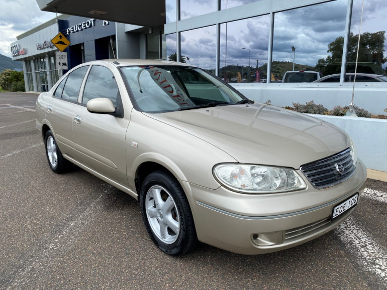 gold nissan pulsar