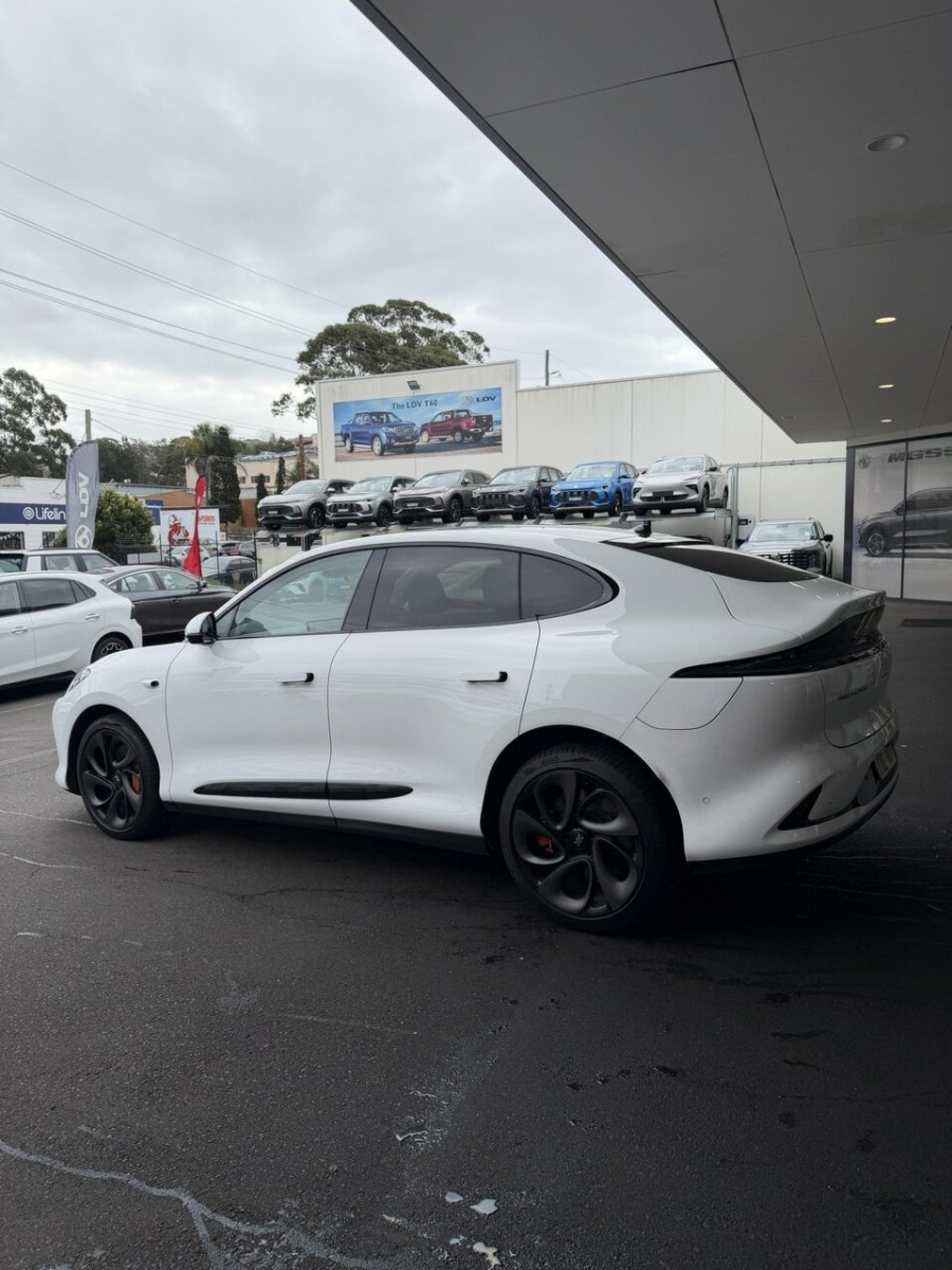 2026 MG IM6 S12L Platinum Wagon Image 8