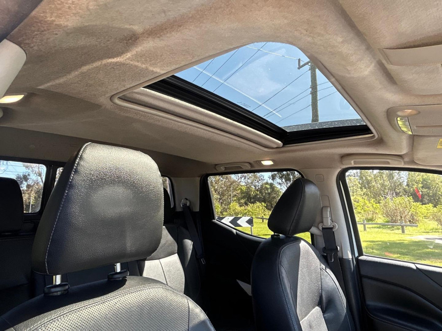 2019 Nissan Navara D23 Series 3 ST-X King Cab Pickup Image 33