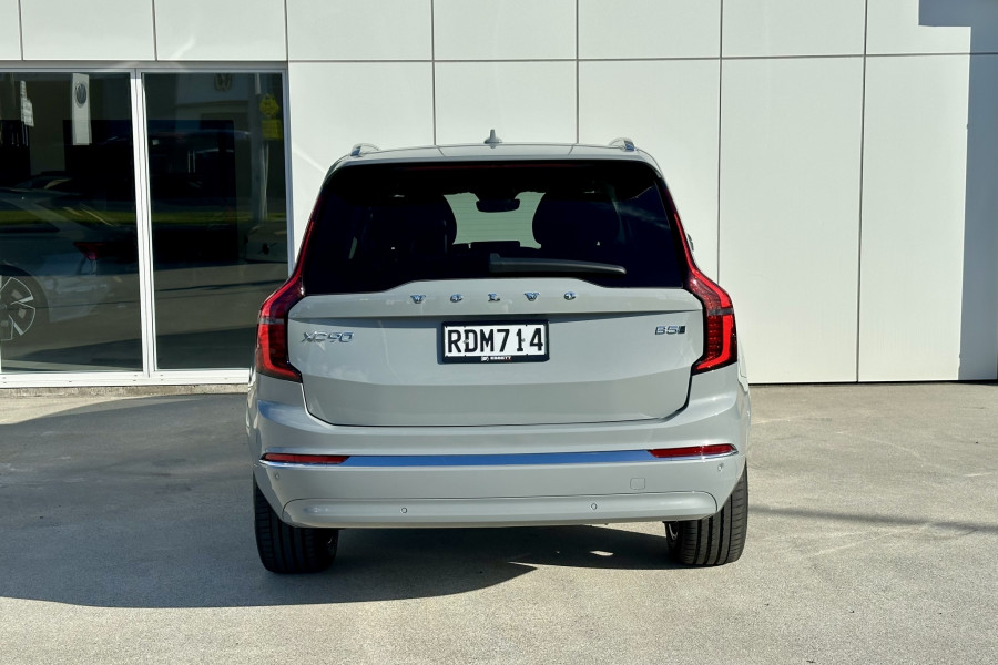 2025 Volvo XC90 L Series Ultra B5 Bright SUV Image 9