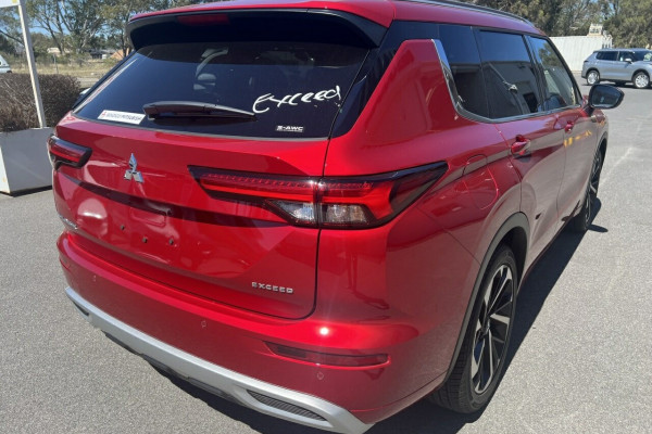 2024 Mitsubishi Outlander ZM Exceed SUV Image 5