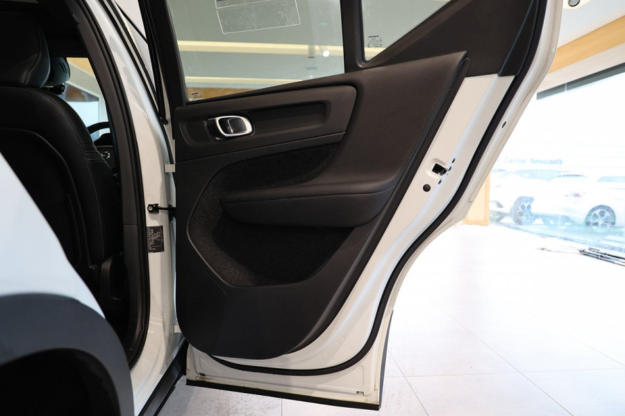 2021 Volvo XC40 XZ T5 R-Design SUV Image 22