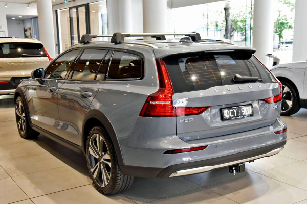 2023 MY24 Volvo V60 Cross Country  Ultimate B5 Bright Wagon Image 3