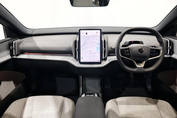 2024 Volvo EX30  Single Motor Extended Range Ultra SUV Image 17