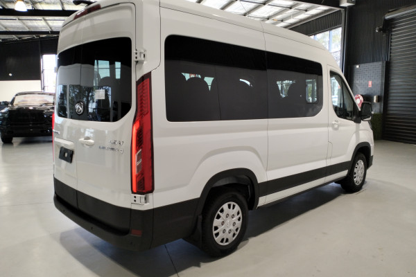 2024 LDV Deliver 9  11-Seat Bus Image 5