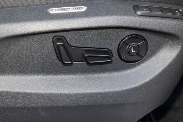 2025 Volkswagen Tayron R4 195TSI R-Line SUV image 17