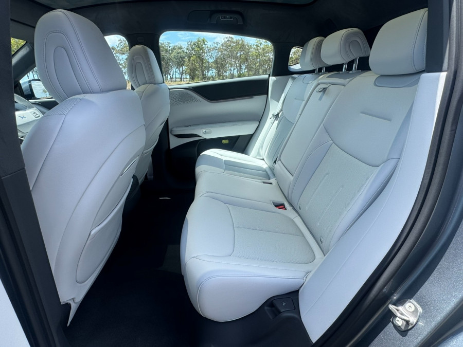 2026 XPeng G6  Long Range SUV Image 12
