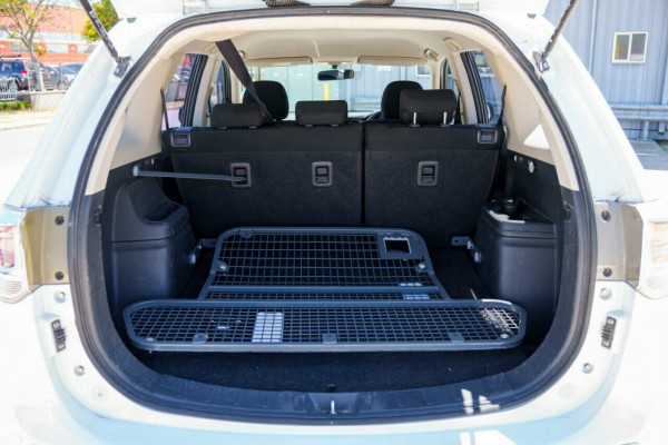 2014 MY14.5 Mitsubishi Outlander ZJ ES Wagon Image 8