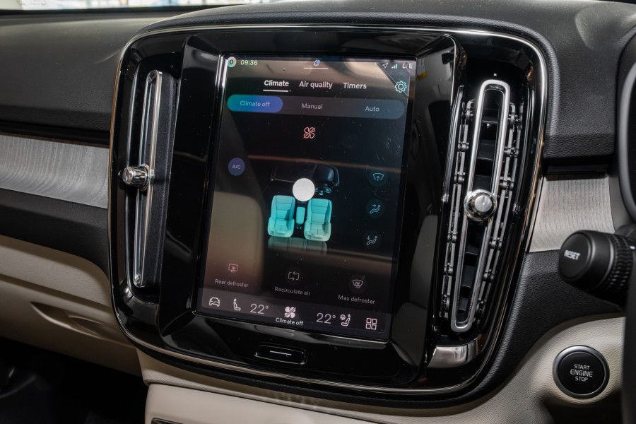 2026 Volvo XC40 XZ Ultra B4 Dark SUV Image 16