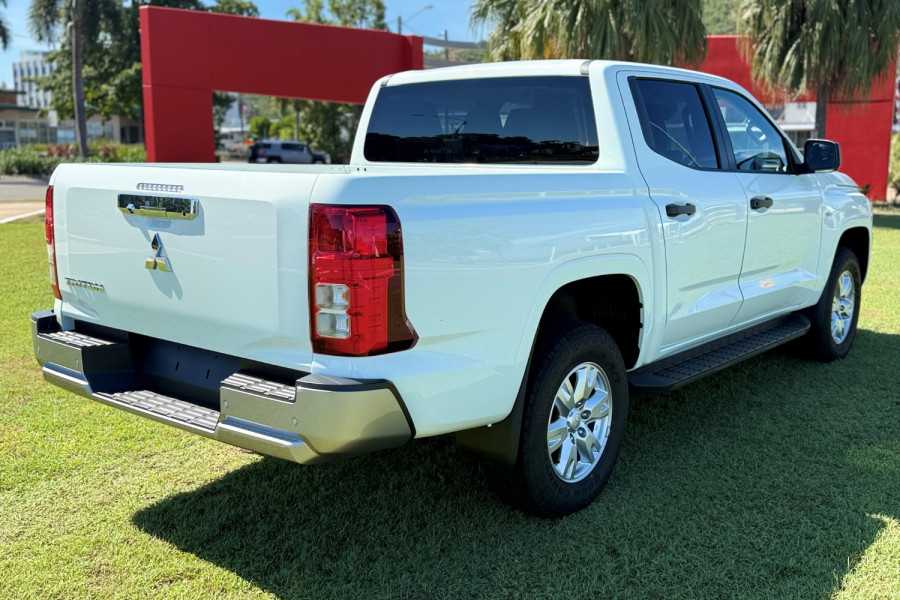 2025 Mitsubishi Triton MV GLX+ Ute Image 8