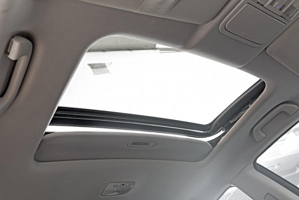 2011 Honda CR-V RE Luxury SUV image 13