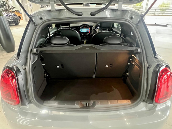 2021 MINI Cooper F56 LCI-2 Cooper SE MINI Yours Hatch image 23