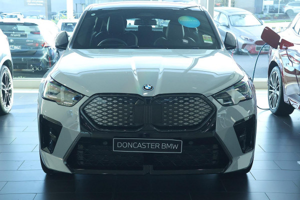 2024 BMW iX2 U10 eDrive20 M Sport SUV image 2