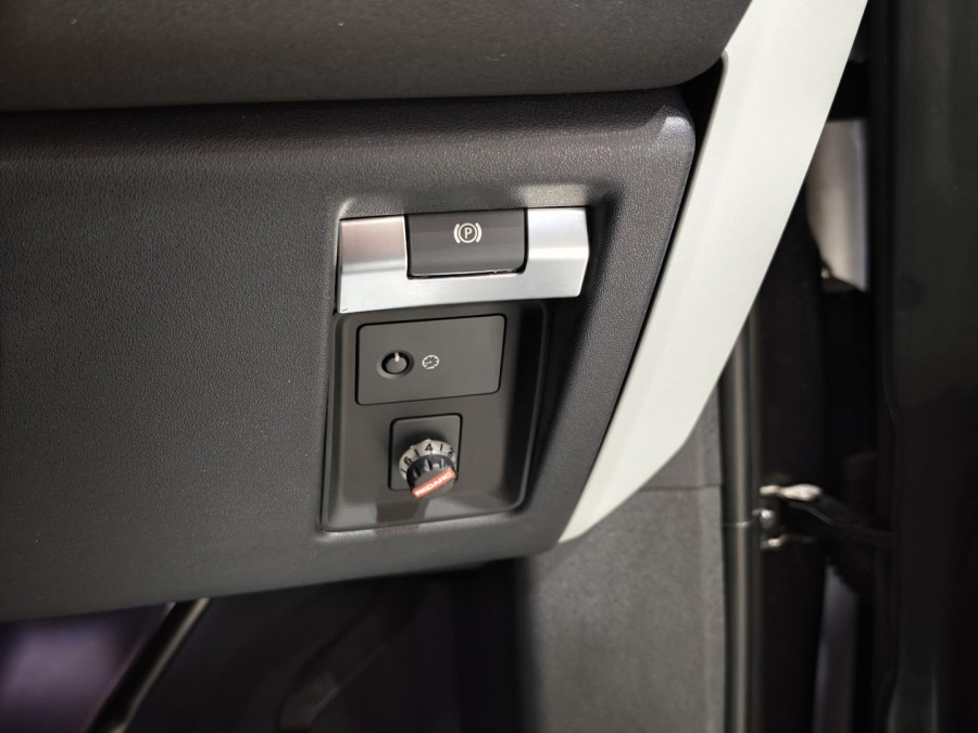 2022 MY23.5 Land Rover Defender L663 110 D300 SE SUV Image 47