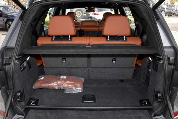 2025 BMW X7 G07 LCI xDrive40d M Sport SUV image 24
