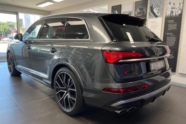 2025 Audi SQ7 4M TFSI SUV Image 3