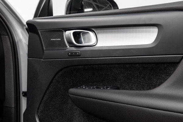 2026 Volvo XC40 XZ Ultra B4 Dark SUV Image 10