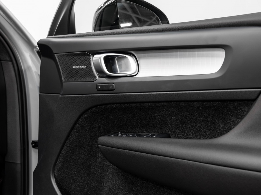 2026 Volvo XC40 XZ Ultra B4 Dark SUV Image 10