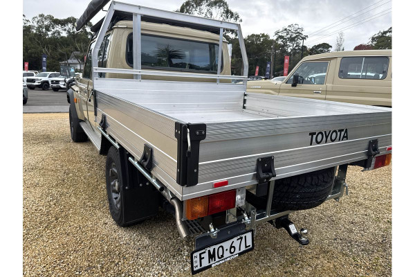 2024 Toyota LandCruiser GDJL79R (Cab Chassis) GXL Double-Cab Cab-Chassis Image 3