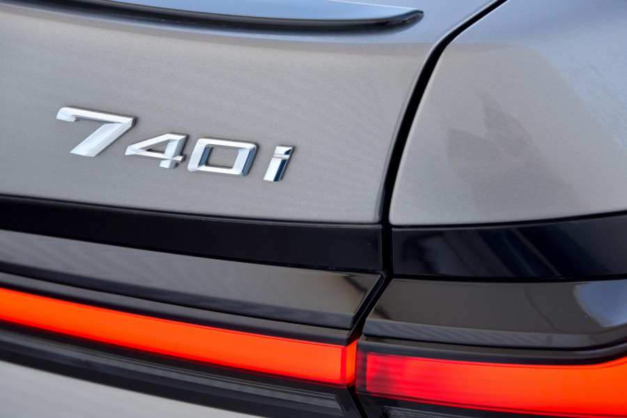 2025 BMW 7 Series G70 740i M Sport Sedan